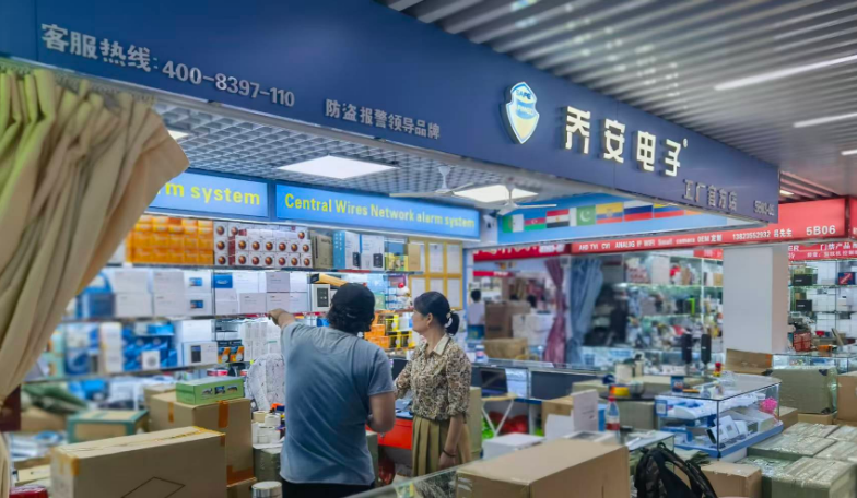 Middle Eastern customers are negotiating in factory stores